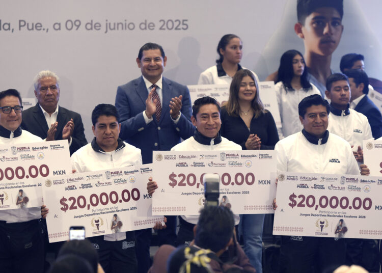Gobierno de Puebla abandera delegación rumbo a los Deportivos Nacionales Escolares 2025
