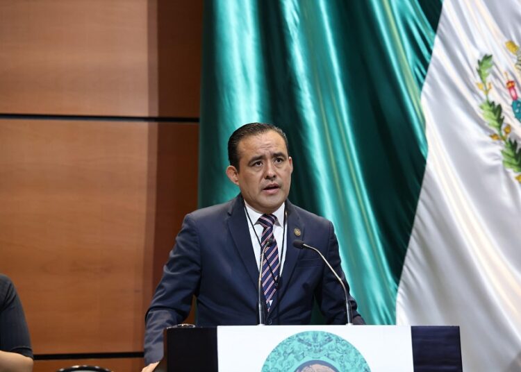 Eduardo Castillo impulsa reformas para integrar laboralmente a migrantes