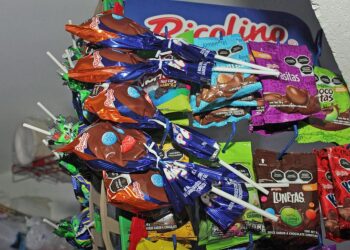 Piden no vender productos de alto contenido calórico en escuelas