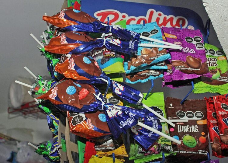 Piden no vender productos de alto contenido calórico en escuelas