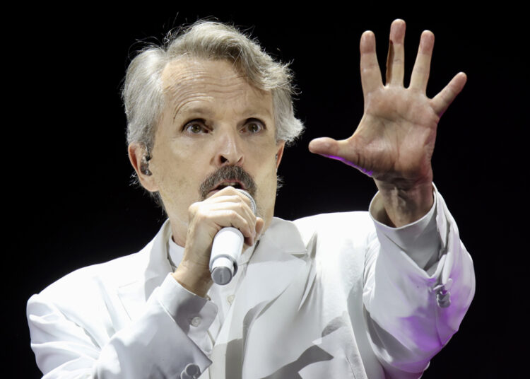 Bosé regresa escenarios: “Retomemos el viaje donde lo dejamos”