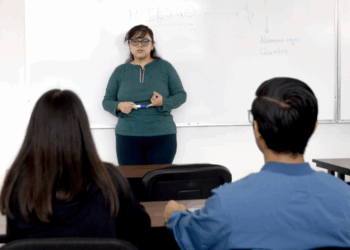 Reconoce BUAP el trabajo y compromiso de las y los docentes hora clase