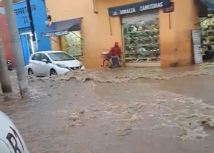 Gobierno de Puebla atiende incidentes por lluvias en varios municipios