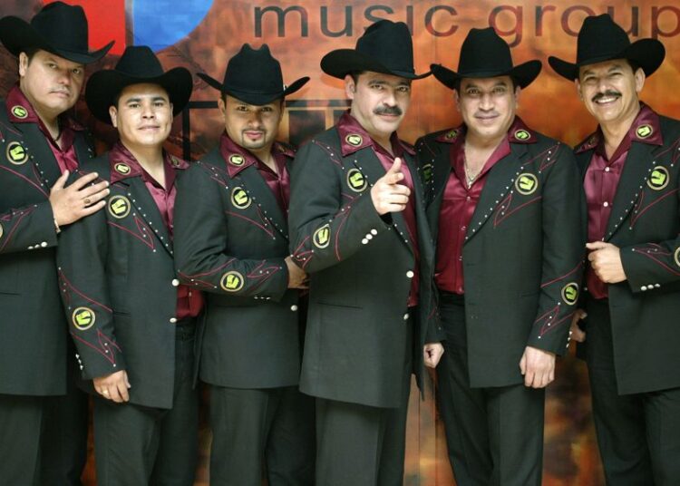 Chihuahua multa a Los Tucanes de Tijuana por cantar narcocorridos