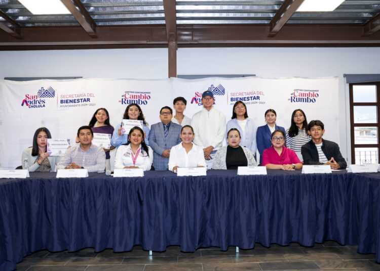 Cuautle reconoce a jóvenes con beca UDLAP