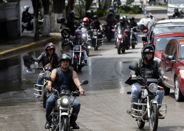 Piden sancionar a motociclistas que tomaron casetas de peaje