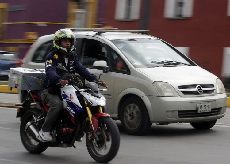 Armenta, en contra de que bikers no porten número de placa en chaleco