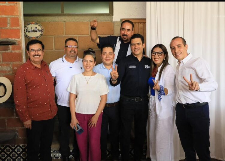 PAN Puebla celebra sesión plenaria con exalcaldes, diputados y senadores
