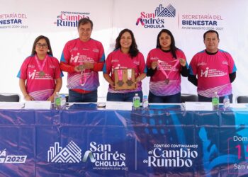 Presentan playera y medalla del Medio Maratón del Día del Papá