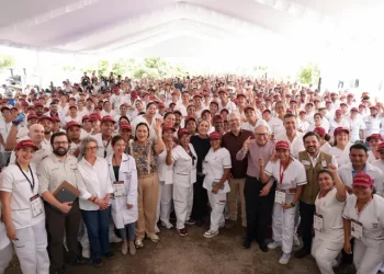Michoacán, Claudia Sheinbaum anuncia que programa salud casa por casa otorgará en 2026 operaciones gratuitas de cataratas a adultos mayores