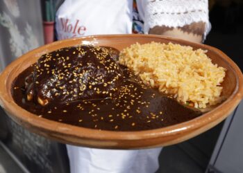 Presentan Primera Feria del Mole 2025 en San Pedro Zacachimalpa