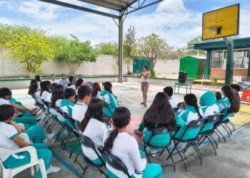 Sedif promueve salud emocional en el Cobaep de Ixcaquixtla