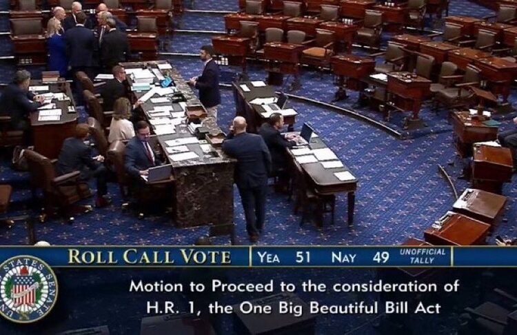 Senado de EE.UU., aprueba abrir debate del polémico presupuesto de Trump