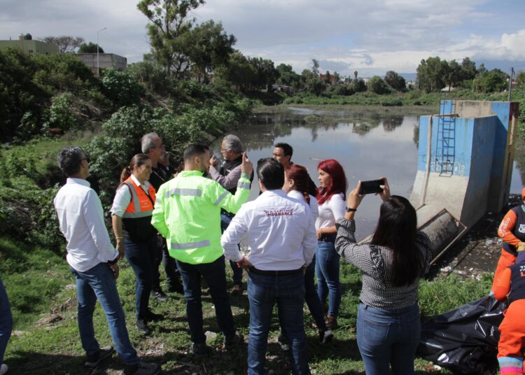 Ayuntamiento supervisa desazolve y limpieza en el Vaso Regulador Puente Negro