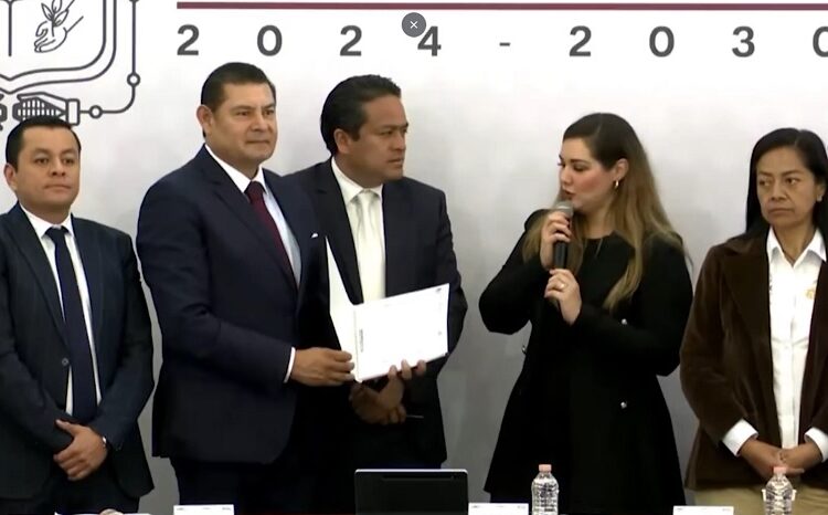 Firman convenios para seguridad en tenencia de propiedad
