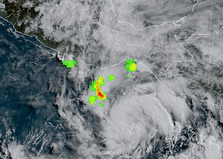 Tormenta tropical Erick podría evolucionar a huracán categoría 2