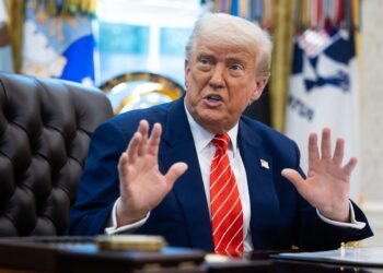 Trump pide otra vez a la Fed que rebaje los tipos ante estancamiento en empleo privado