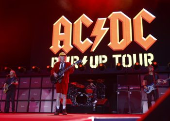 Rayo de AC/DC incendia Madrid, una vez más