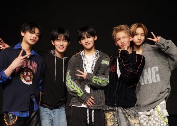 Dos desertores norcoreanos cruzan la frontera del K-pop con 1VERSE