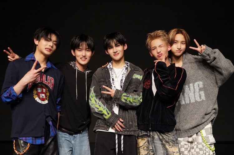 Dos desertores norcoreanos cruzan la frontera del K-pop con 1VERSE