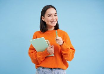 Lanzan convocatoria para becas para apoyar a jóvenes