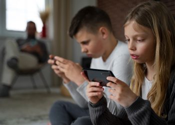 Piden campañas de sensibilización para prevenir el cutting y el sexting