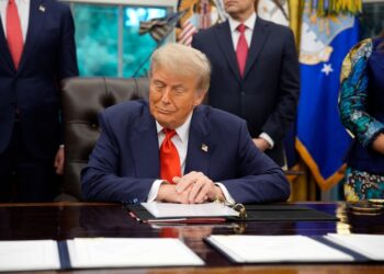 Gobierno de Trump planea simplificar la compra de armas
