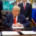 Gobierno de Trump planea simplificar la compra de armas