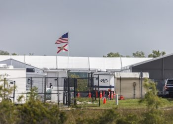 Jueces piden a EE.UU., y Florida información sobre Alligator Alcatraz