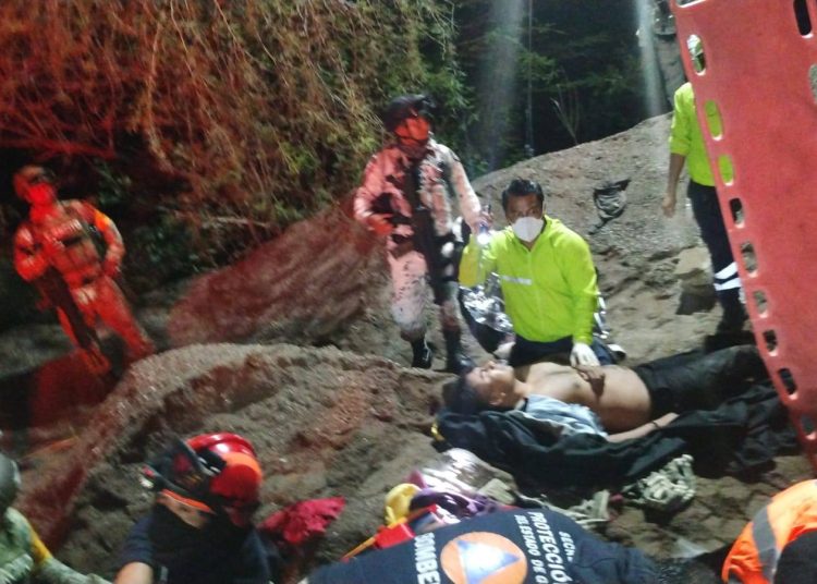 Accidente de autobús en Guerrero deja muertos y heridos
