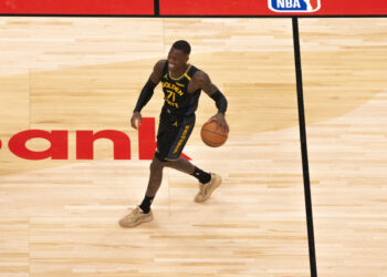 Dennis Schroder firma con los Kings, su décimo equipo en la NBA