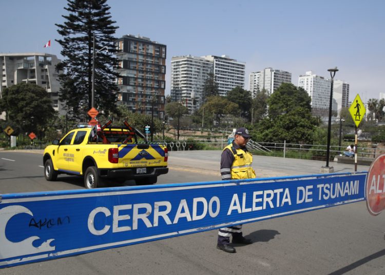 Permanecen cerrados puertos en Perú por precaución, tras cancelación alerta de tsunami