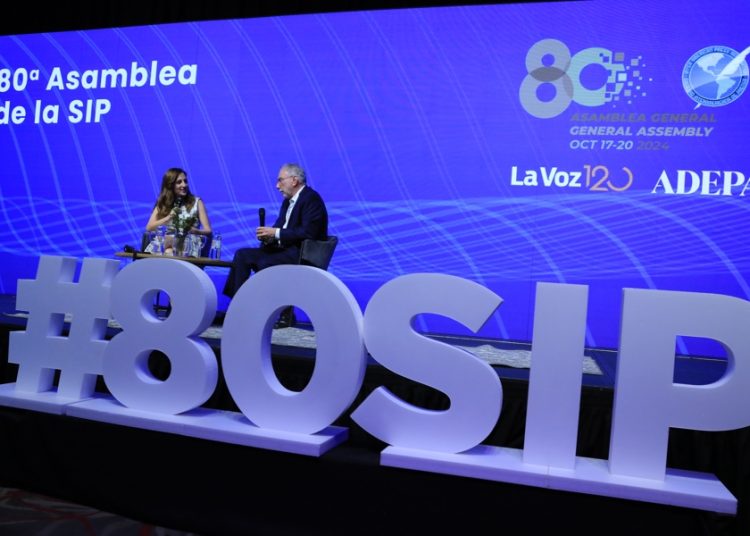 Medios se reúnen en EE.UU., con «tarea urgente» de adoptar la IA para evitar ser «víctimas»