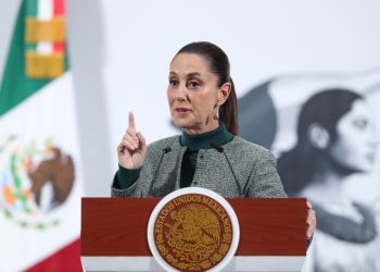 Sheinbaum critica el plan fiscal de EE.UU., por reforzar medidas contra migrantes