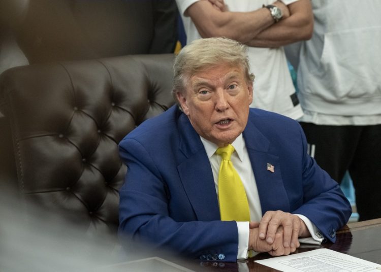 Caso Epstein causa un choque en el círculo de Trump, FBI y DOJ