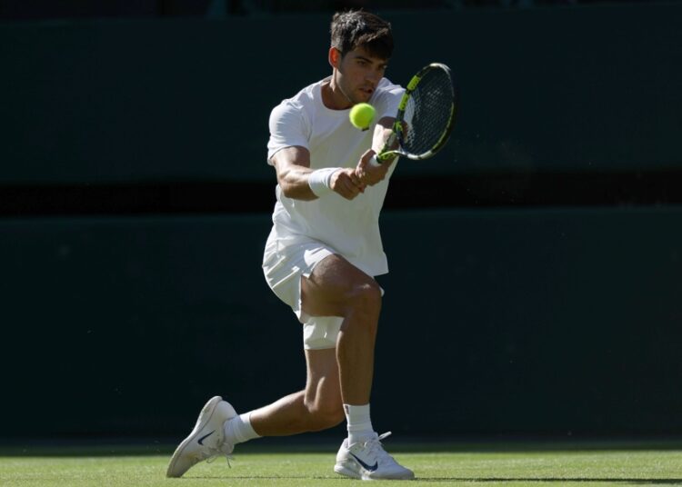 Carlos Alcaraz sella tercera ronda en Wimbledon