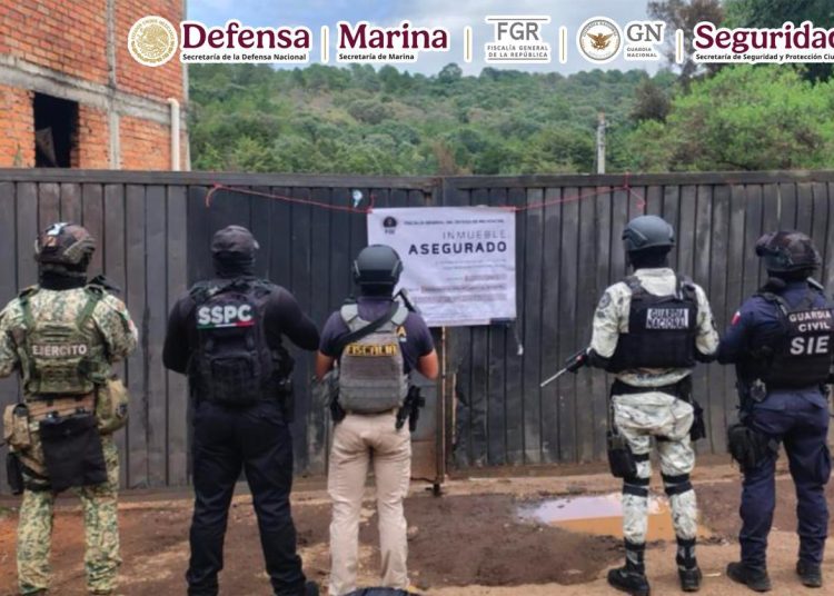Detienen a dos hombres vinculados a delitos en Michoacán