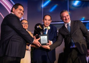 Javier Pérez de Anda, un hombre de radio, recibe el Premio Nacional de la Comunicación 