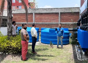 Secundaria 102 capta agua de lluvia