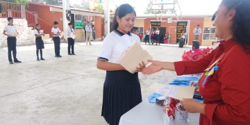 Alumna de Huitzilan destaca en conocimiento