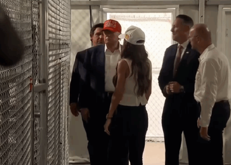 Trump y DeSantis inauguran ‘Alligator Alcatraz’ en Florida