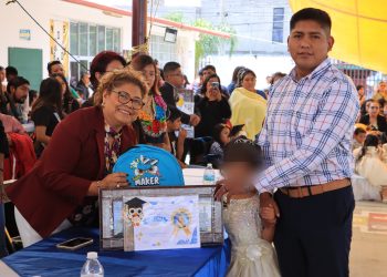 Tere Alfaro preside clausuras de los CAIC de Cuautlancingo