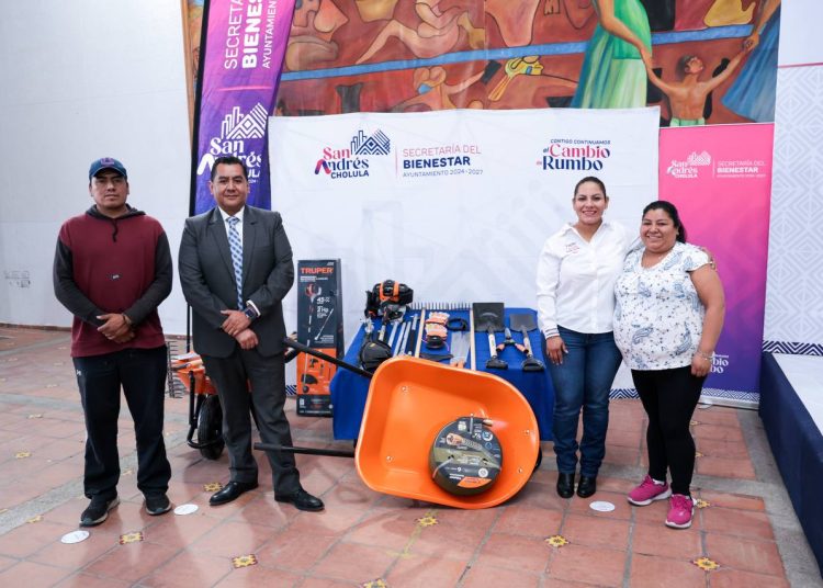 Mejoran entornos escolares con kits de jardinería en San Andrés Cholula