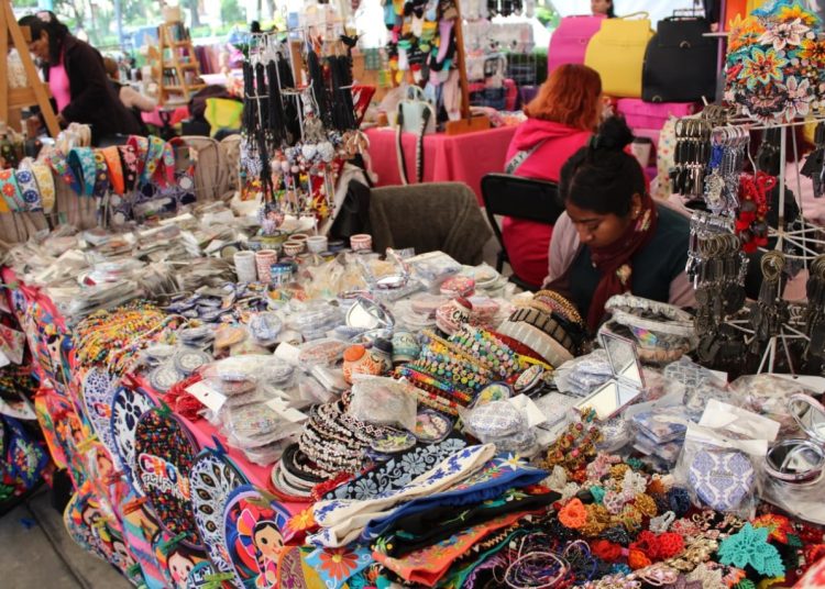 Plaza de la Concordia en San Pedro Cholula recibe Expo Mujeres Indígenas