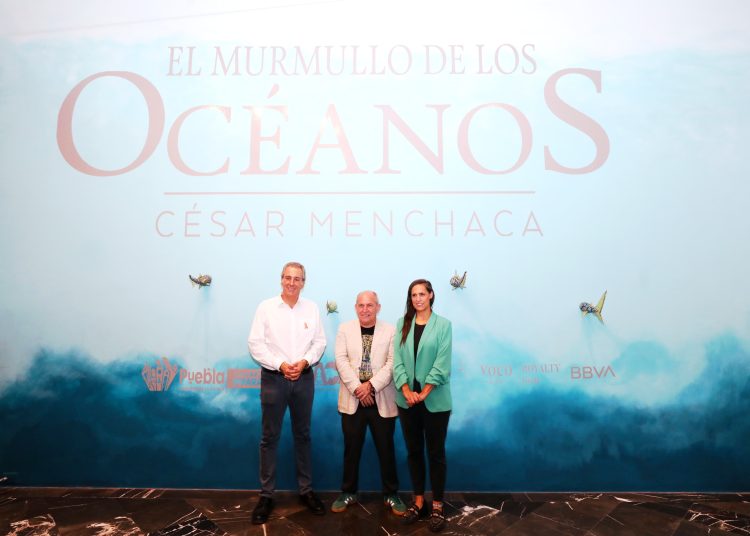 Recorre Pepe Chedraui la exposición “El Murmullo de los Océanos” en la Galería del Palacio Municipal