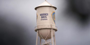 Warner Bros recorta el 10% de su plantilla en el cine