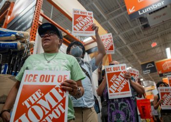 Lugares de jornaleros latinos en EEUU se vacían por redadas