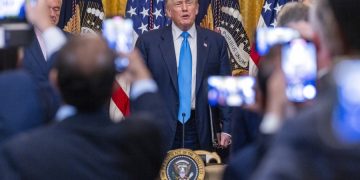 Trump anuncia acuerdo con Corea del Sur para bajar los aranceles del 25% al 15%