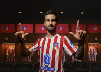 Álex Baena firma 5 años con el Atlético