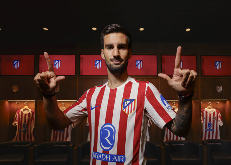 Álex Baena firma 5 años con el Atlético